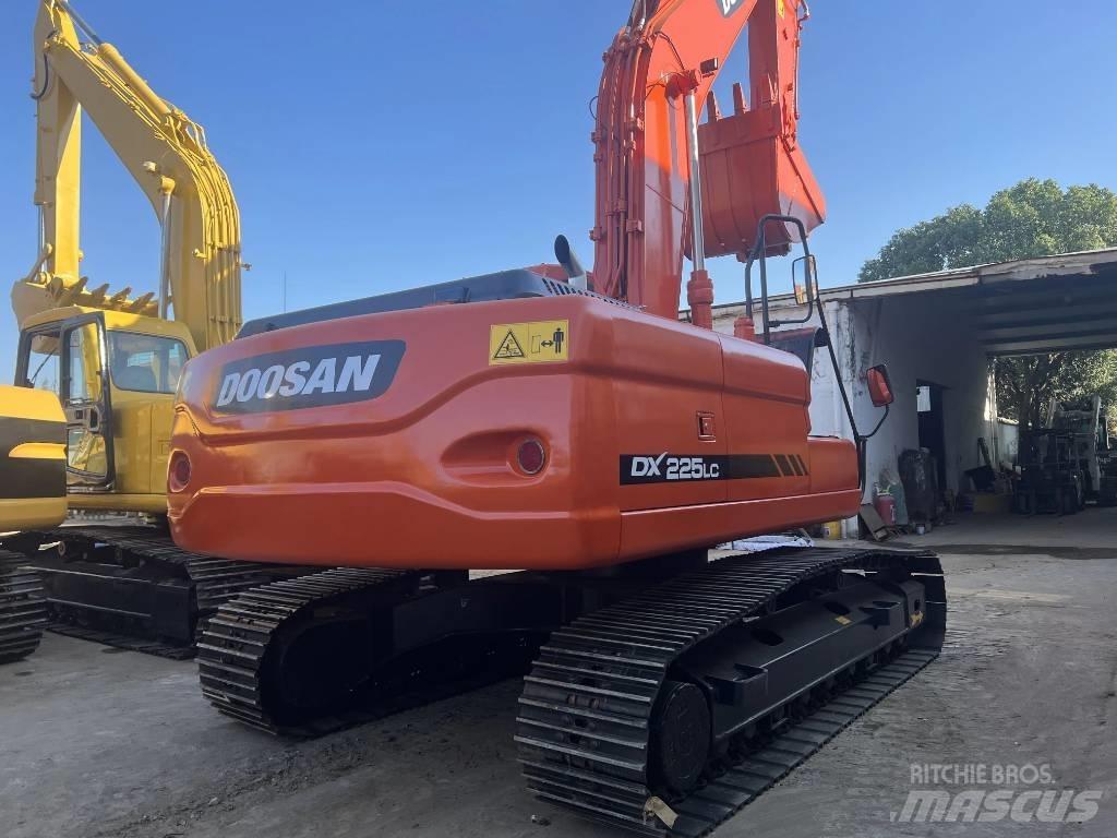 Doosan DX225LC Гусеничні екскаватори