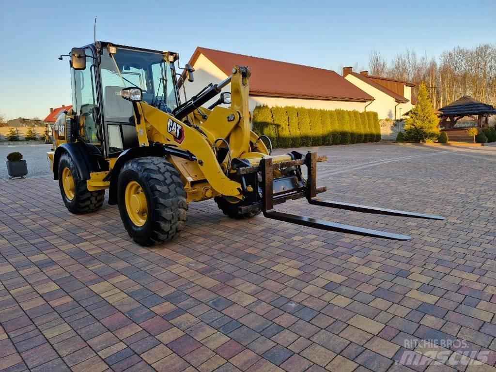 CAT 906 M Фронтальні навантажувачі