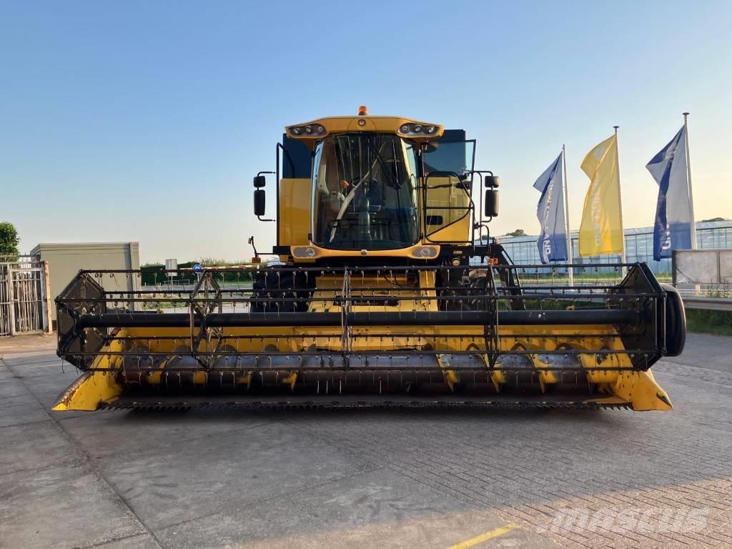 New Holland CS 6080 Зернозбиральні комбайни
