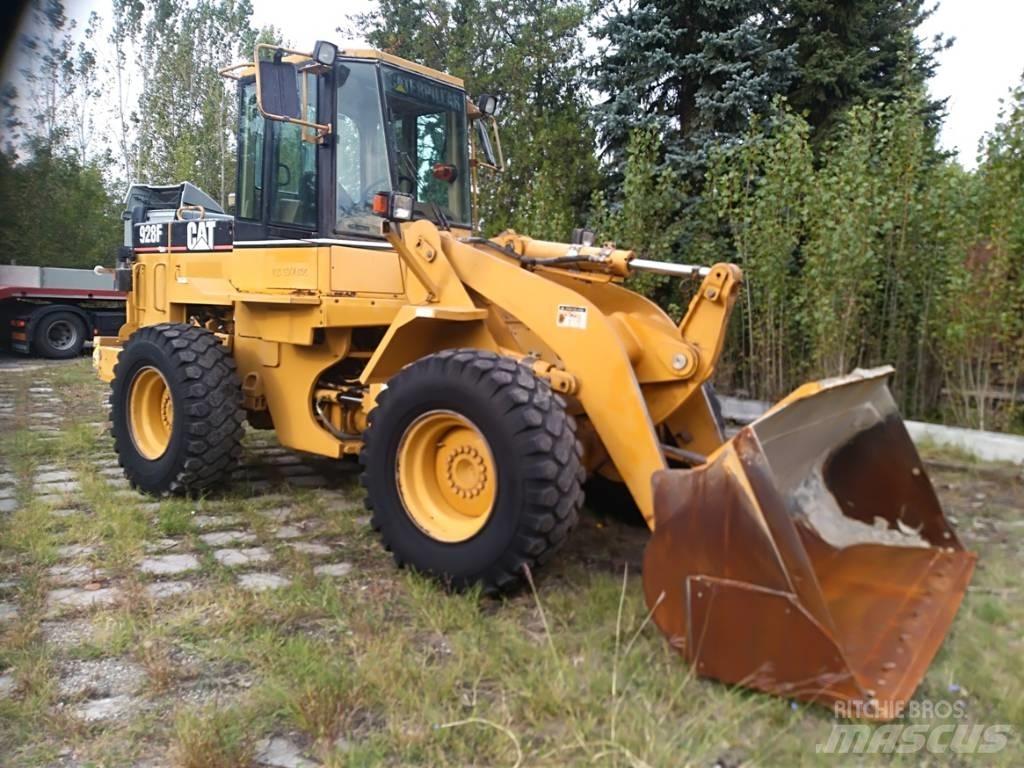 CAT 928F Фронтальні навантажувачі