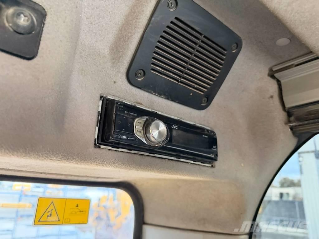 CAT 323D L Гусеничні екскаватори