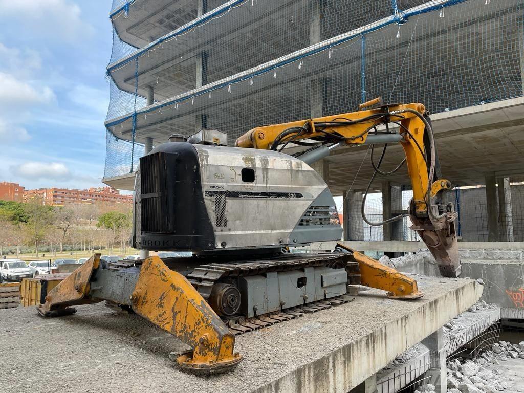 Brokk 330 Diesel Екскаватори для знесення споруд