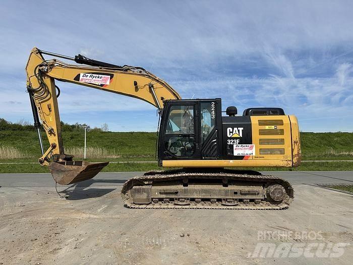 CAT 323FL Гусеничні екскаватори