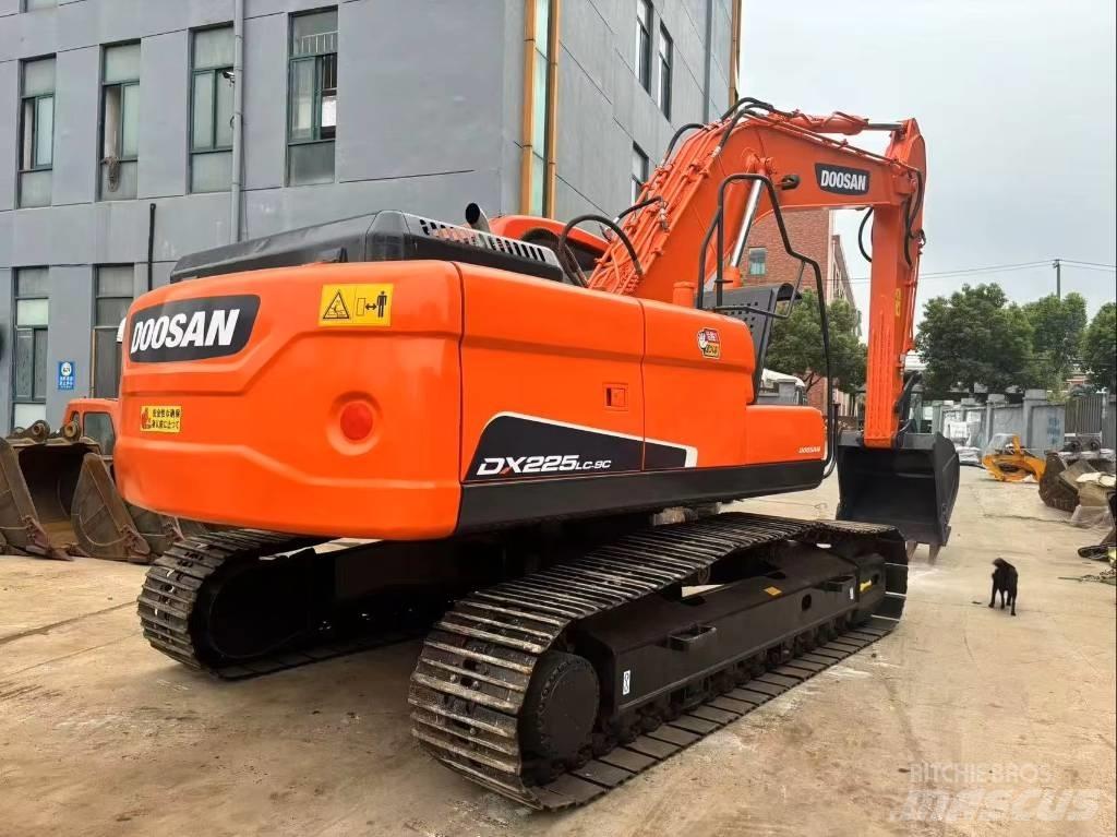 Doosan DX 225 LC Гусеничні екскаватори