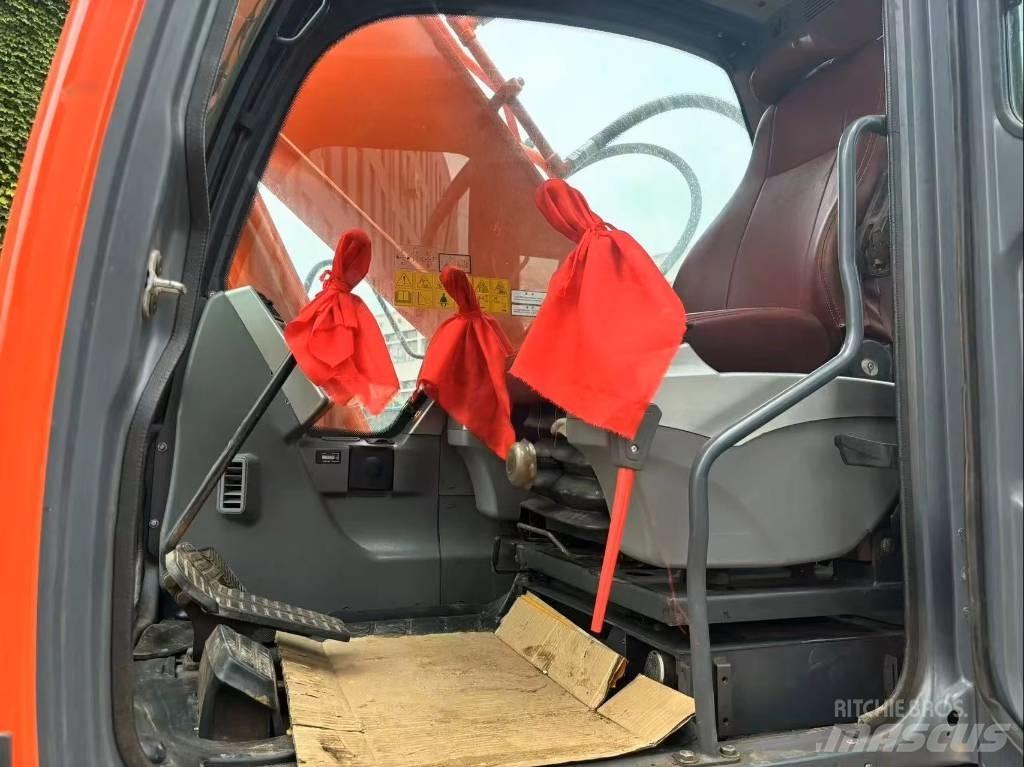 Doosan DX 225 LC Гусеничні екскаватори
