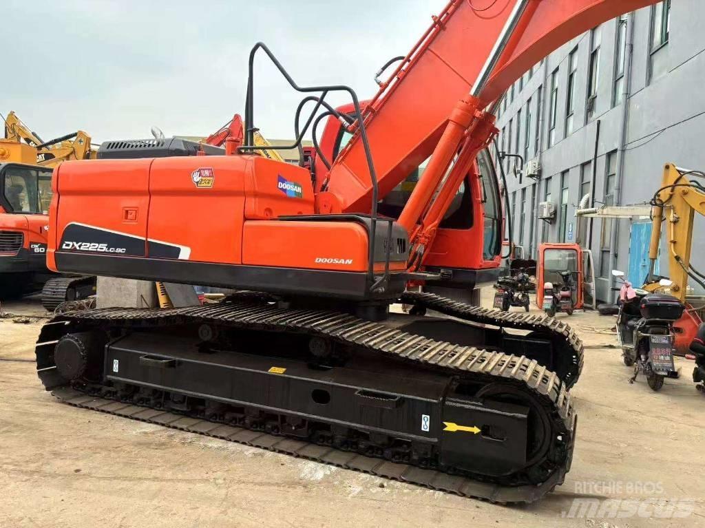 Doosan DX 225 LC Гусеничні екскаватори