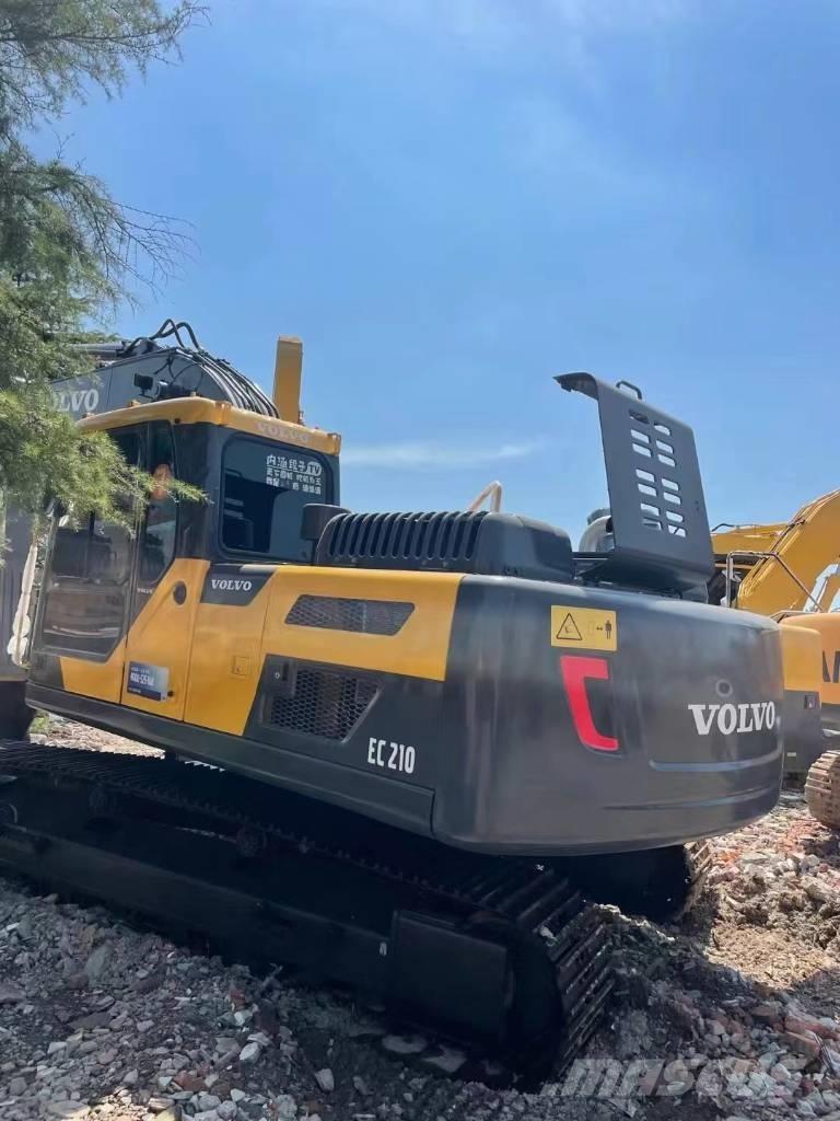 Volvo EC210D Гусеничні екскаватори