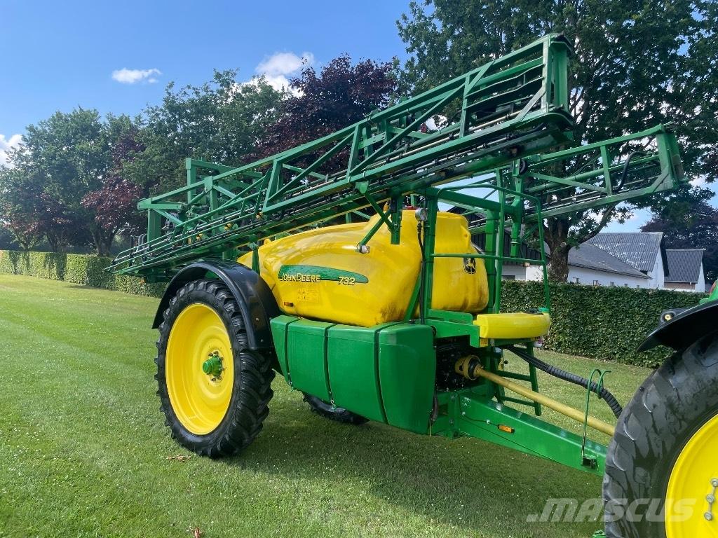 John Deere 732 Причіпні обприскувачі