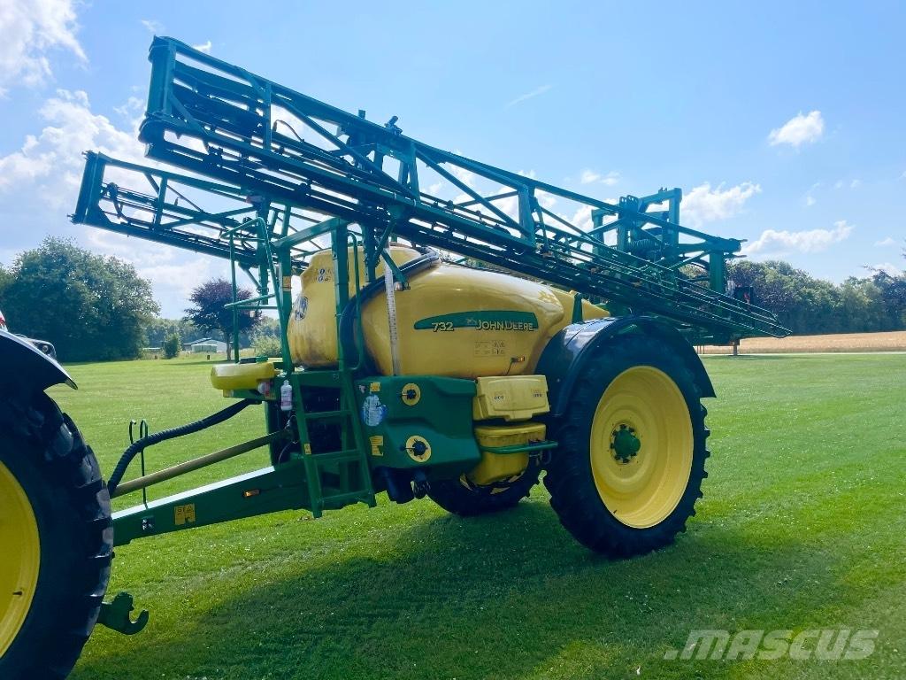 John Deere 732 Причіпні обприскувачі