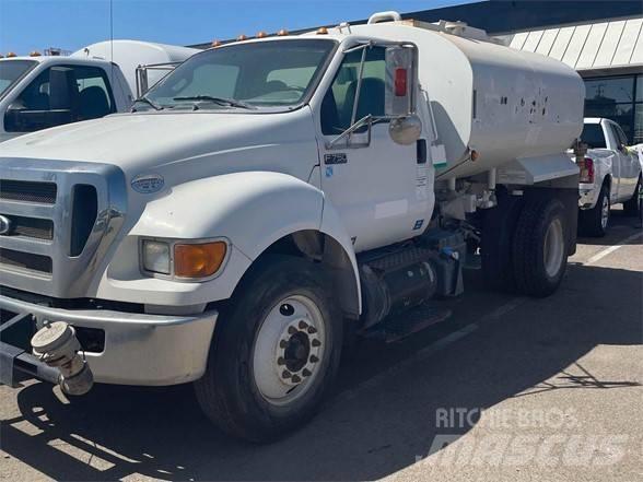 Ford F750 Вантажівки-цистерни