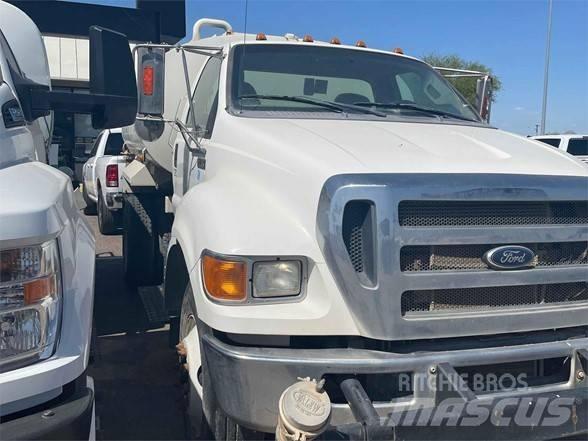Ford F750 Вантажівки-цистерни