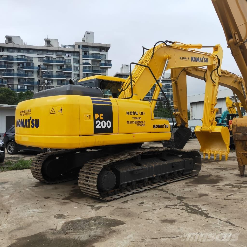 Komatsu PC200-7 Гусеничні екскаватори