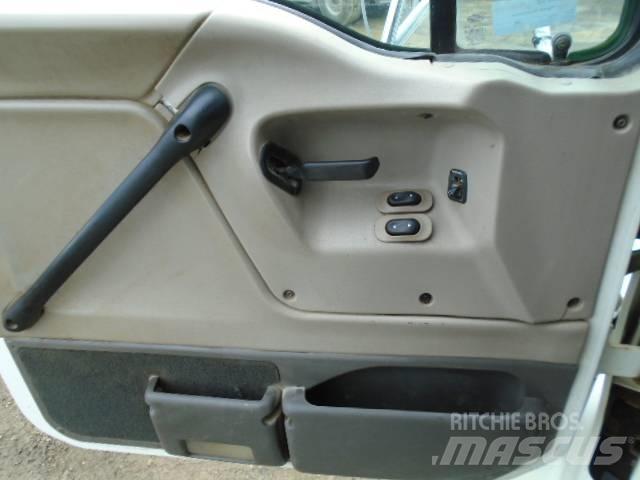 Sterling L 9500 Тягачі