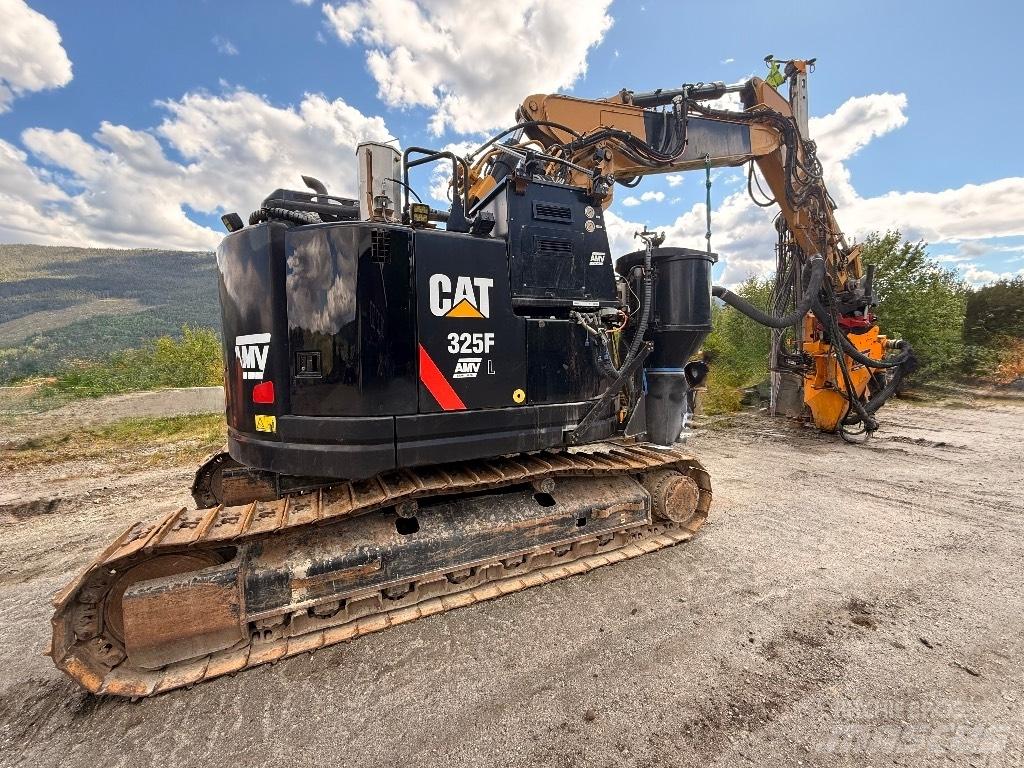 CAT 325 FL CR Спеціальні екскаватори