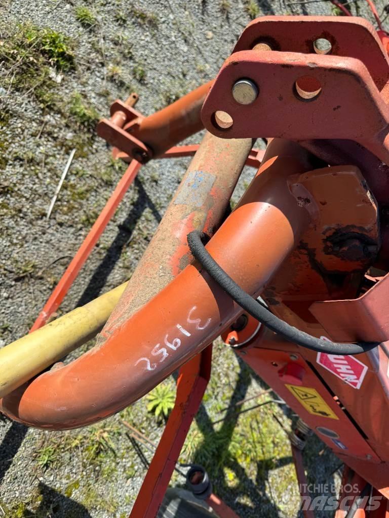 Kuhn GF6301 MH Граблі і сінозворушувачі