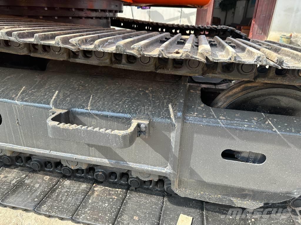 Doosan DX160LC Гусеничні екскаватори