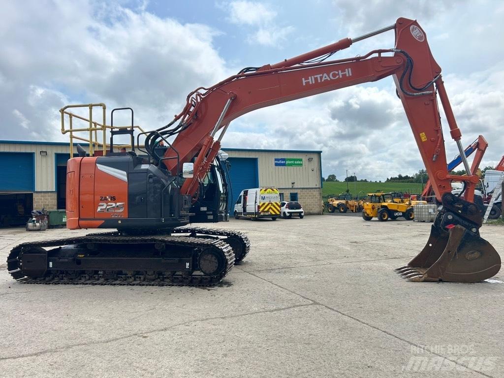 Hitachi ZX225 USLC-7 Гусеничні екскаватори