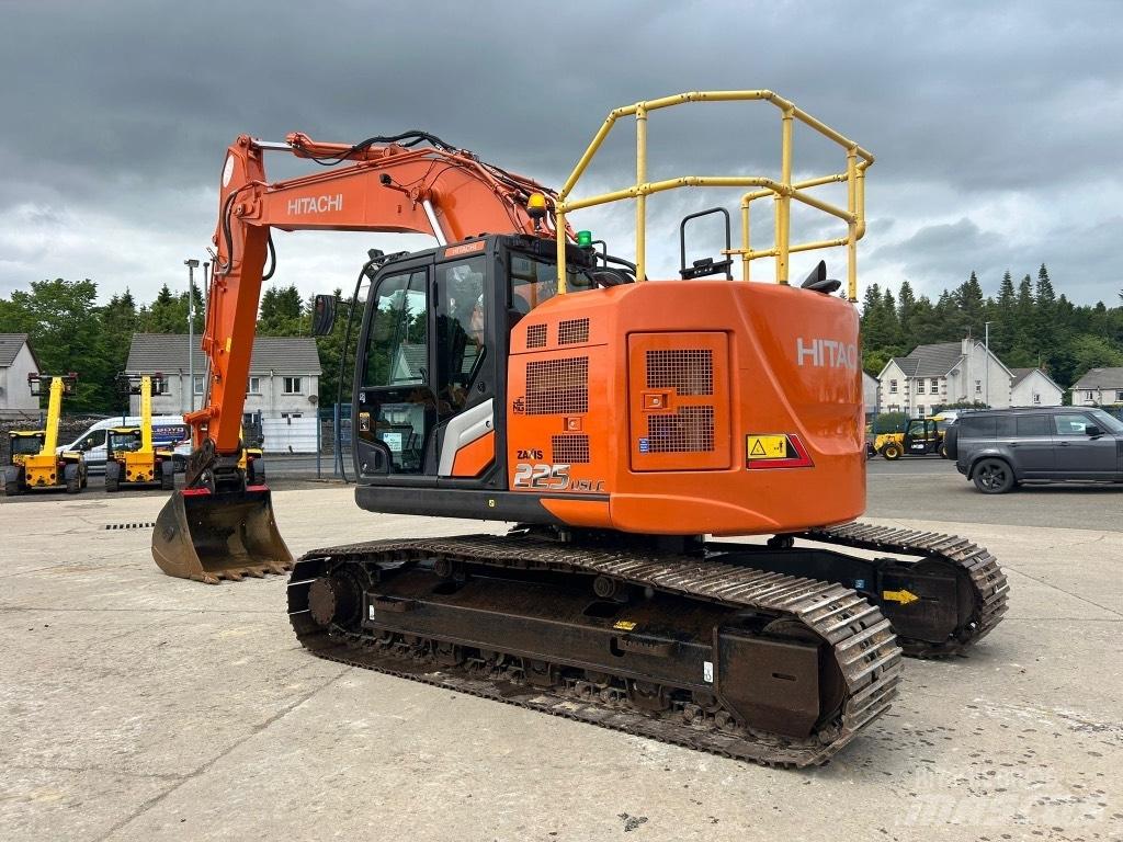 Hitachi ZX225 USLC-7 Гусеничні екскаватори