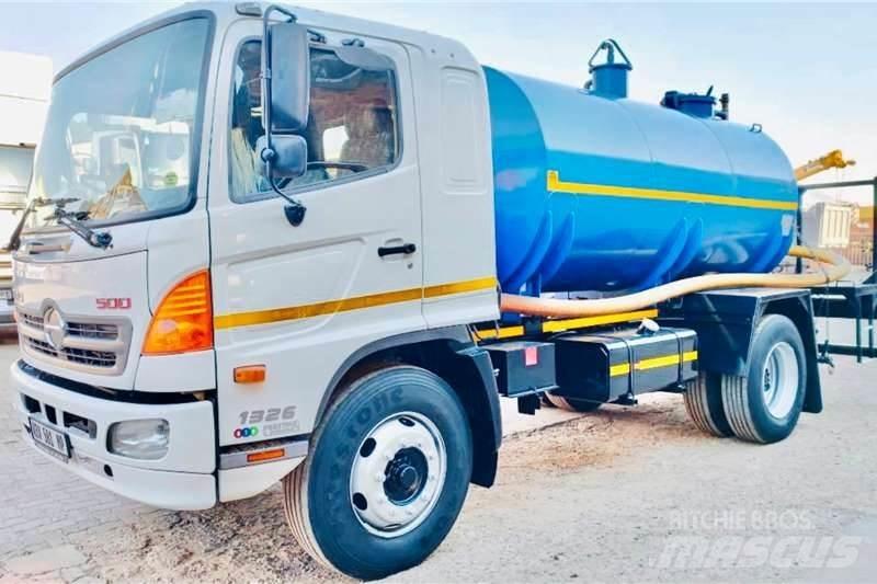 Hino 500 1326 Вантажівки / спеціальні