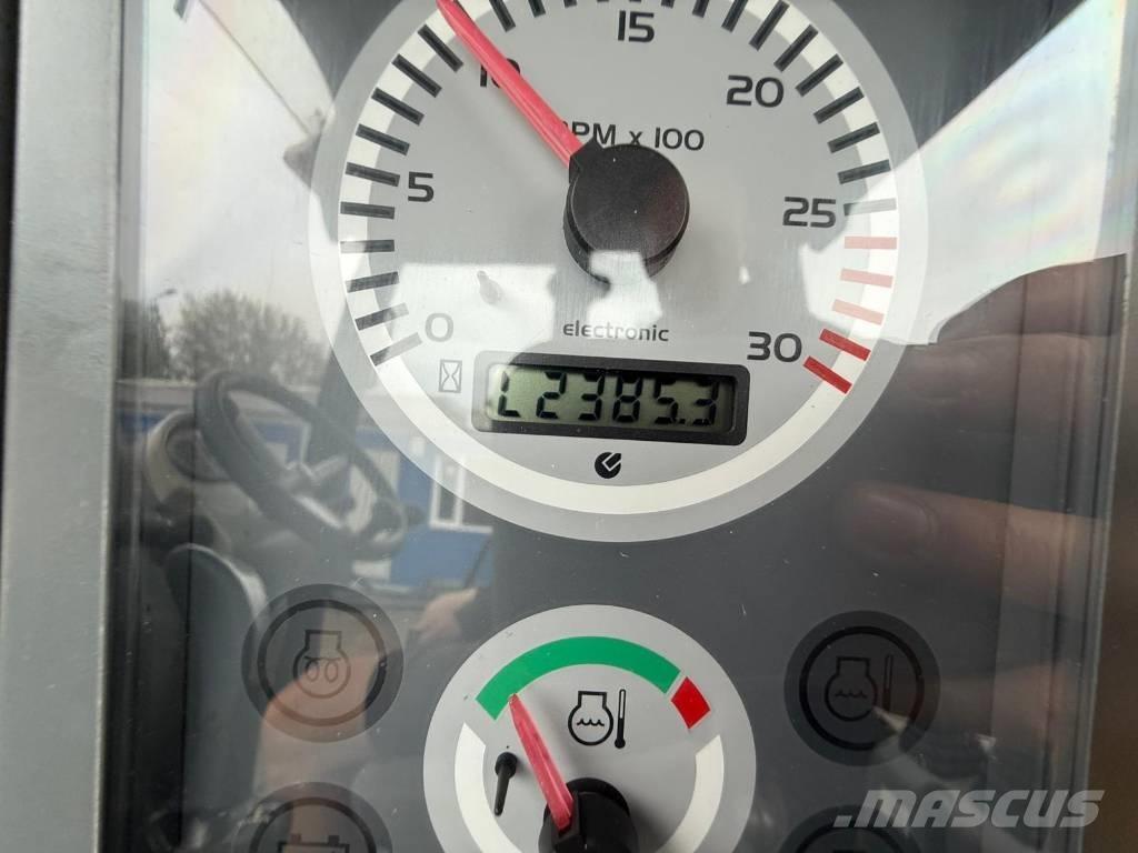 Komatsu WB 93 S-5 Екскаватори-навантажувачі