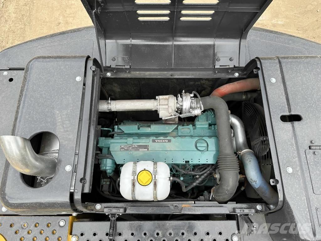 Volvo EC210D Гусеничні екскаватори