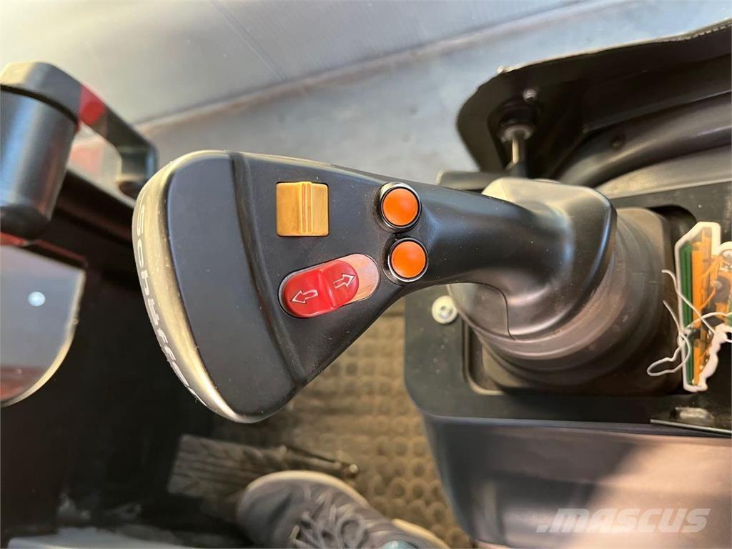 Schäffer 5680 T Фронтальні навантажувачі