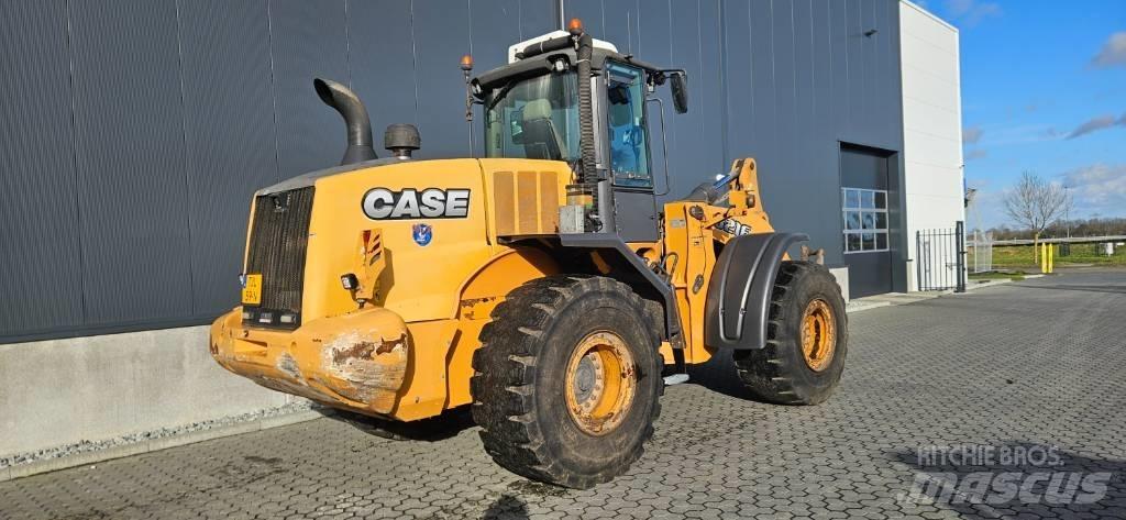 CASE 821 F Фронтальні навантажувачі