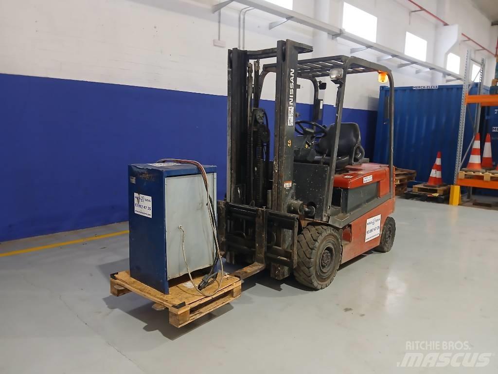Nissan Q02 L 20 CU Електронавантажувачі