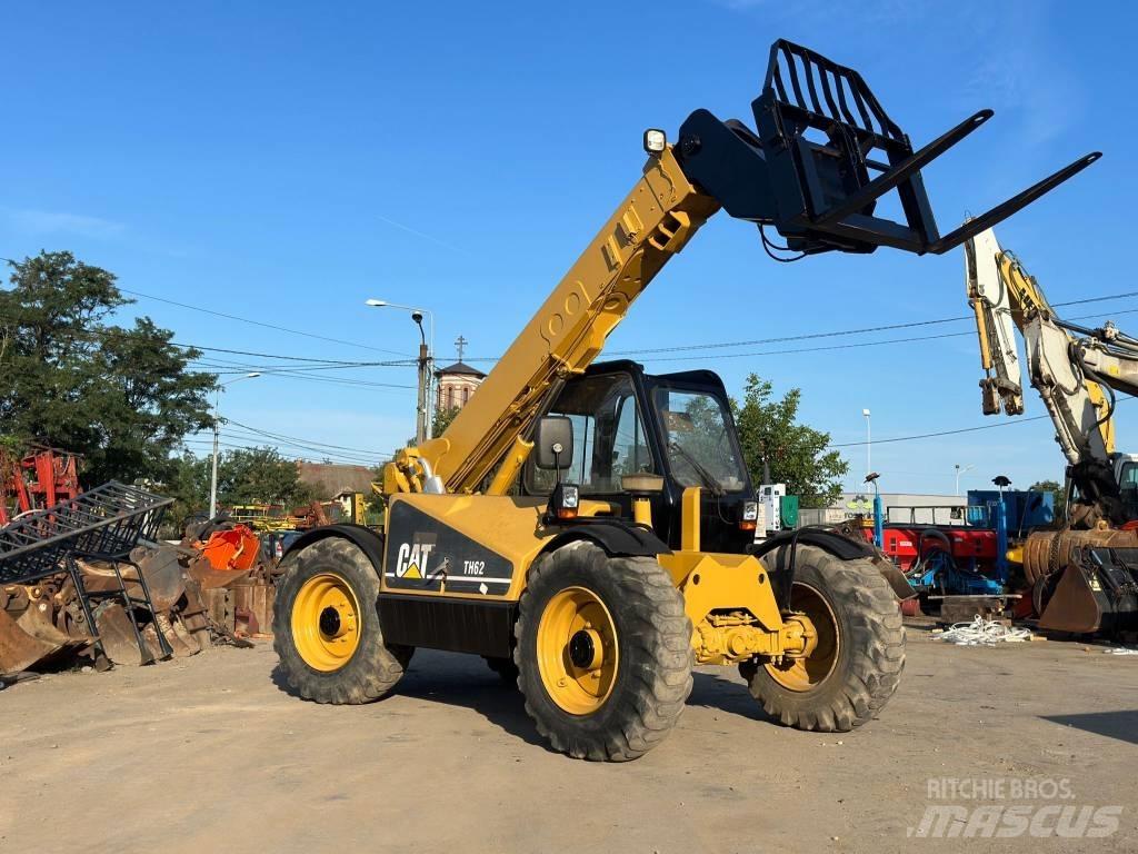 CAT TH 62 Телескопічний навантажувач