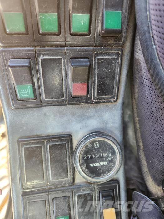 Volvo EC 290 B Гусеничні екскаватори