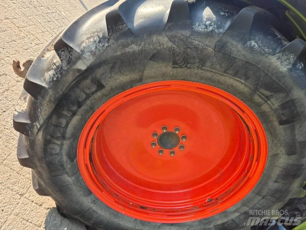 CLAAS Axos 340 Трактори