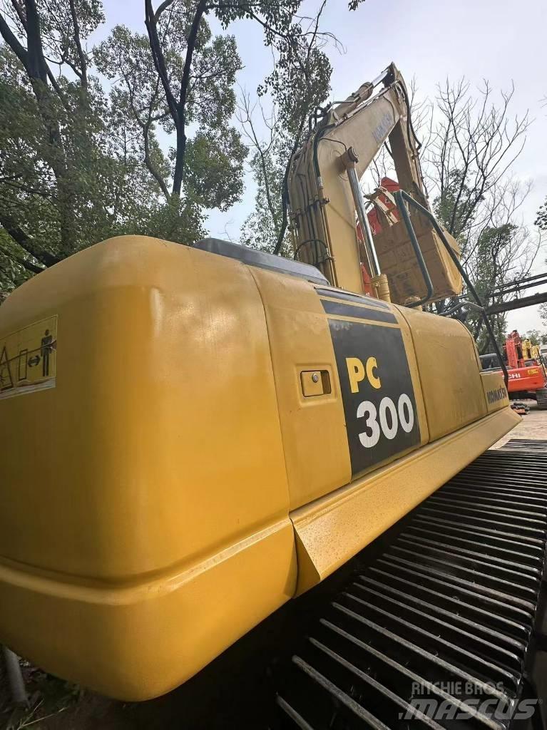 Komatsu PC 300 Гусеничні екскаватори