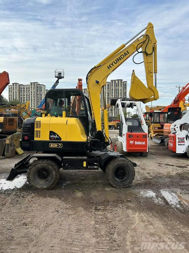 Hyundai R60-7 Колісні екскаватори