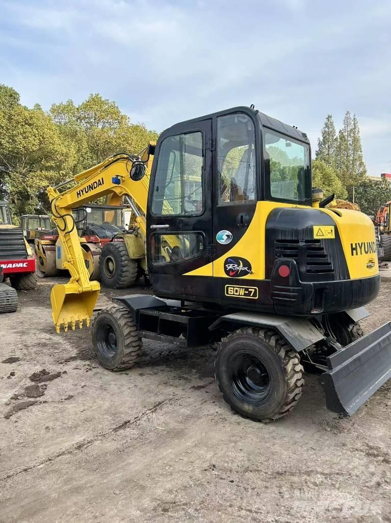 Hyundai R60-7 Колісні екскаватори