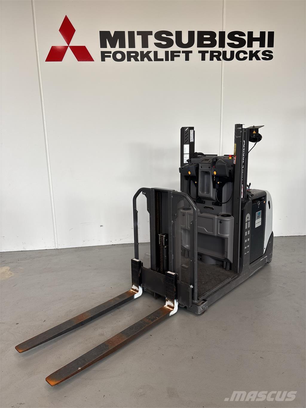 UniCarriers EPL100 Підбирачі замовлень з нижніх ярусів