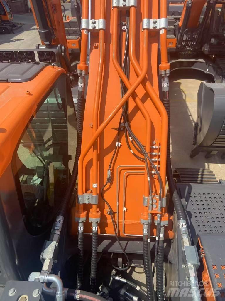 Develon DX 400 Гусеничні екскаватори