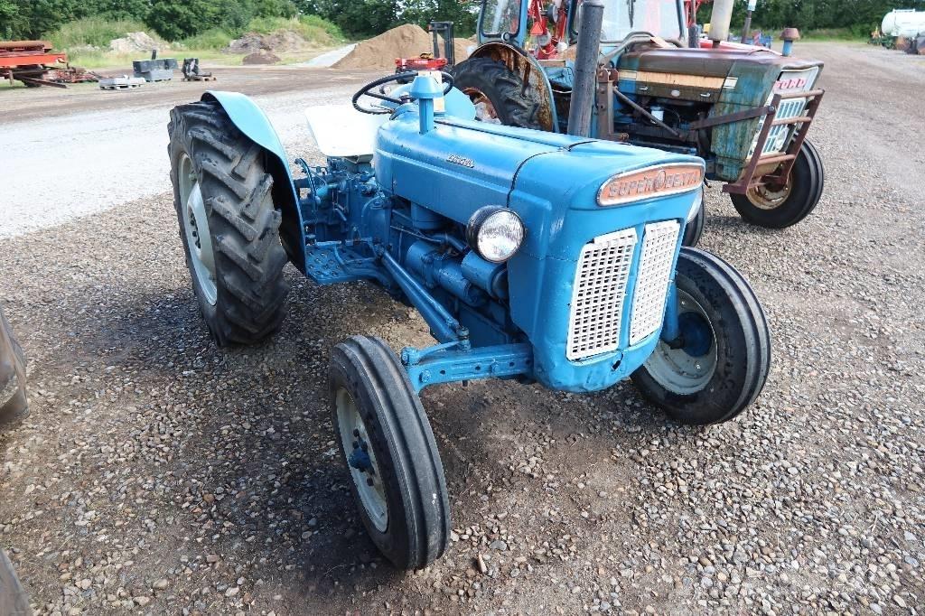 Fordson Super Dexta Трактори
