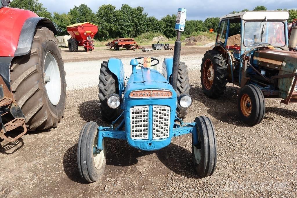 Fordson Super Dexta Трактори