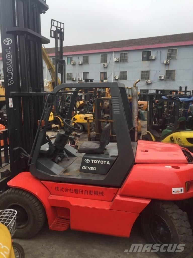Toyota 8 Ton Дизельні навантажувачі