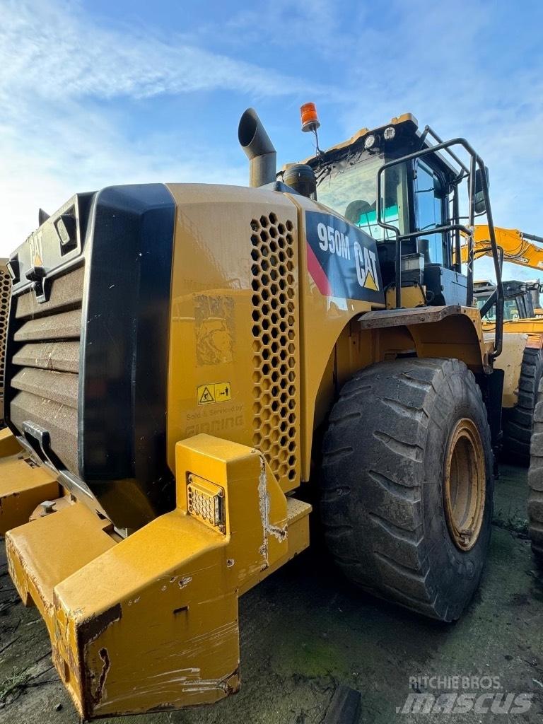 CAT 950M Фронтальні навантажувачі