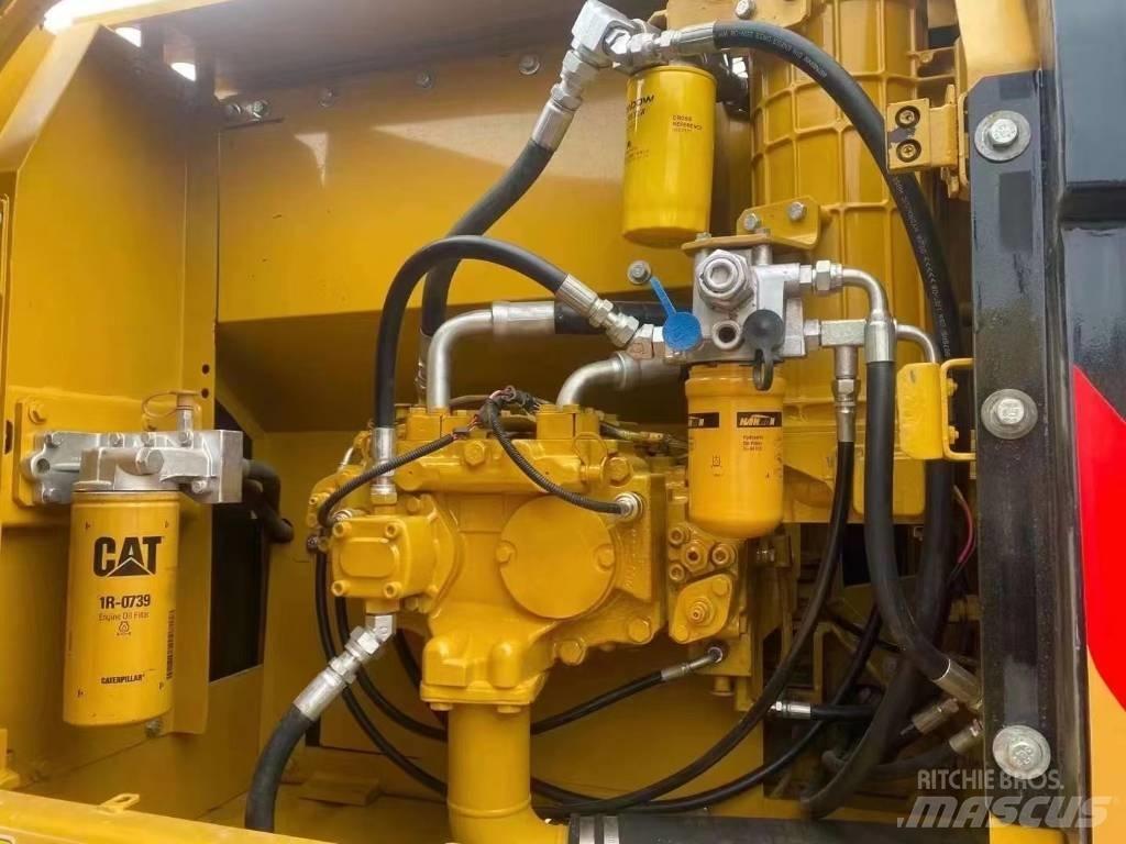 CAT 320 D Гусеничні екскаватори