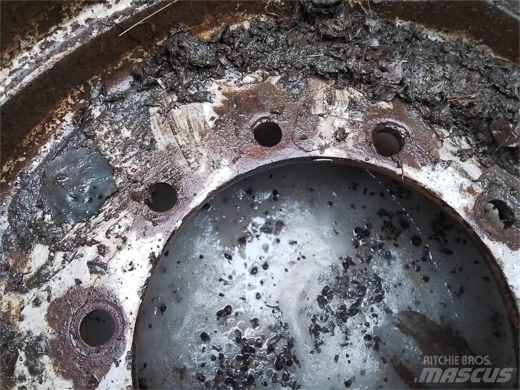 Valmet 890 26x26,5 Шини