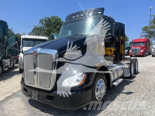 Kenworth T680 Тягачі