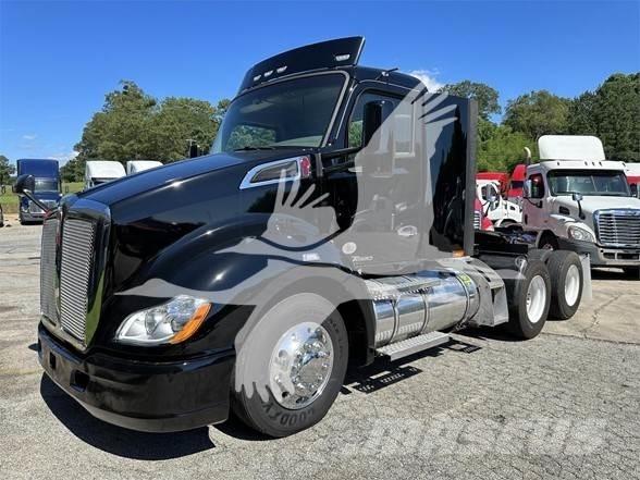 Kenworth T680 Тягачі
