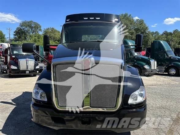 Kenworth T680 Тягачі