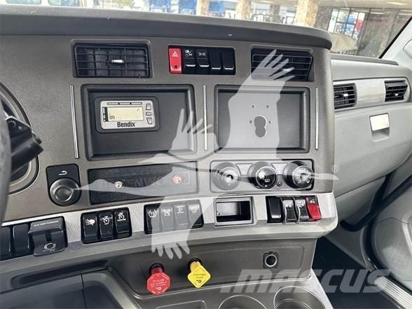 Kenworth T680 Тягачі