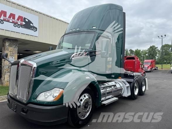 Kenworth T680 Тягачі