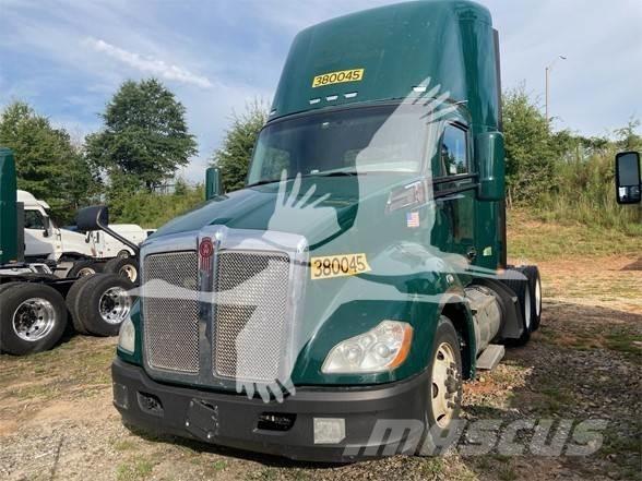 Kenworth T680 Тягачі
