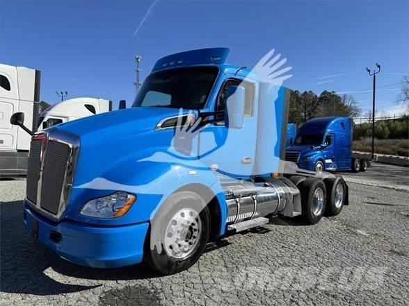 Kenworth T680 Тягачі