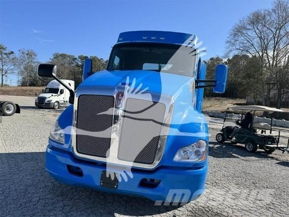 Kenworth T680 Тягачі